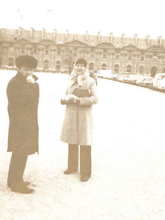 Писатель Василий Иванович Белов с супругой Ольгой Сергеевной Беловой в Париже, 1975 г. Фото из фондов Музея-квартиры В.И. Белова